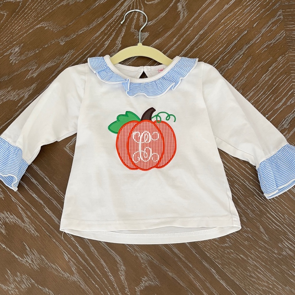 "C" pumpkin appliqué shirt